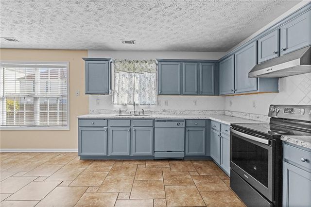 2760 Rusticwood Drive, Snellville, GA 30078