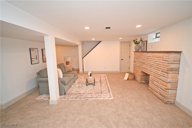 325 S Inglewood Avenue, Austintown, OH 44515