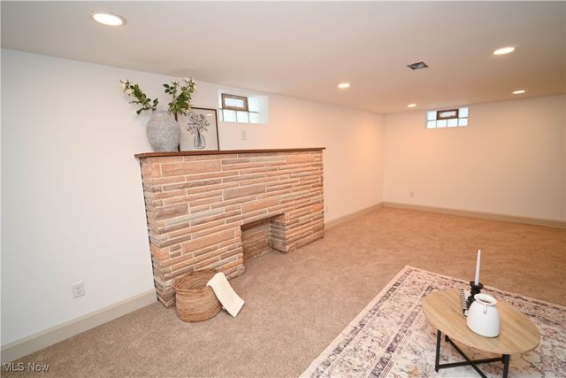 325 S Inglewood Avenue, Austintown, OH 44515