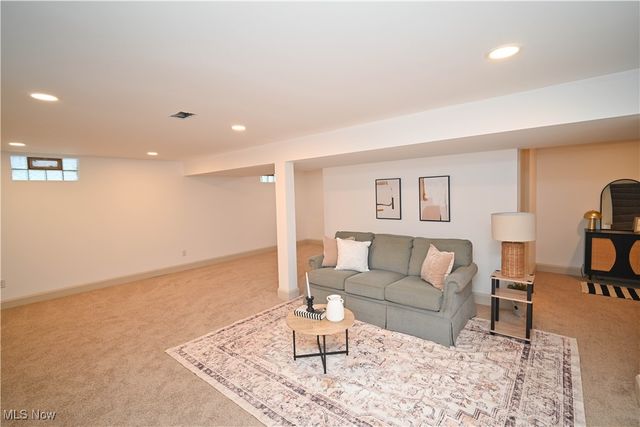 325 S Inglewood Avenue, Austintown, OH 44515