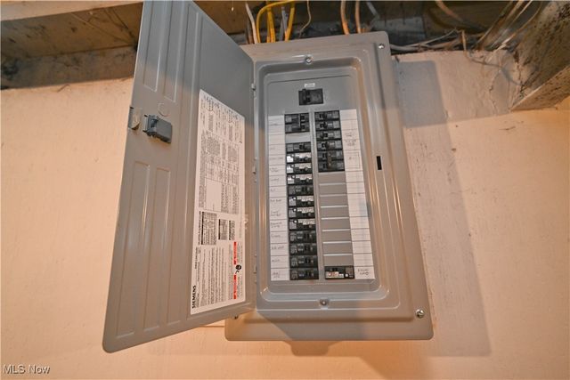 325 S Inglewood Avenue, Austintown, OH 44515