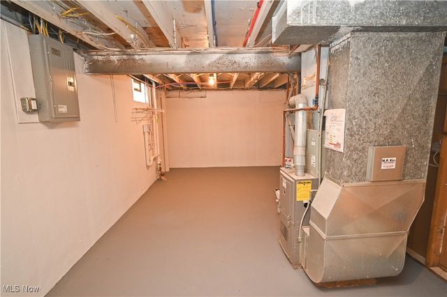 325 S Inglewood Avenue, Austintown, OH 44515