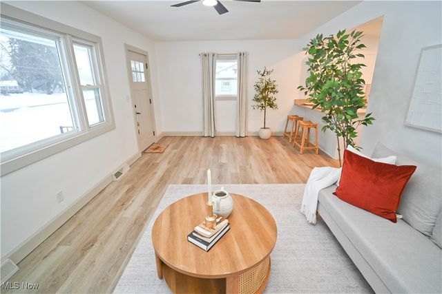 325 S Inglewood Avenue, Austintown, OH 44515