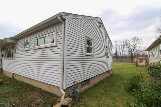 325 S Inglewood Avenue, Austintown, OH 44515