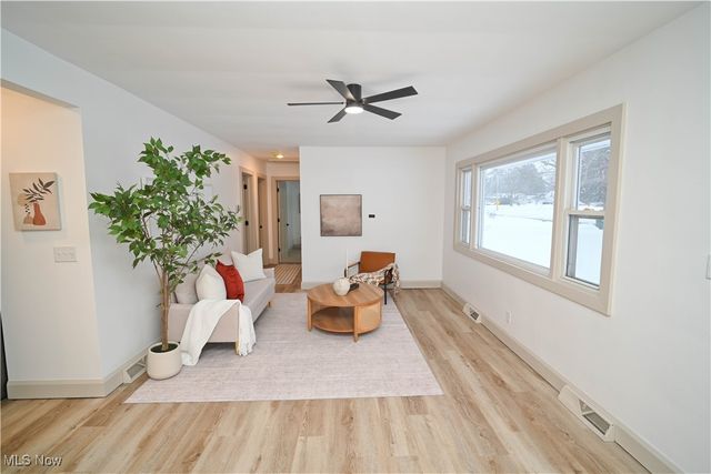 325 S Inglewood Avenue, Austintown, OH 44515