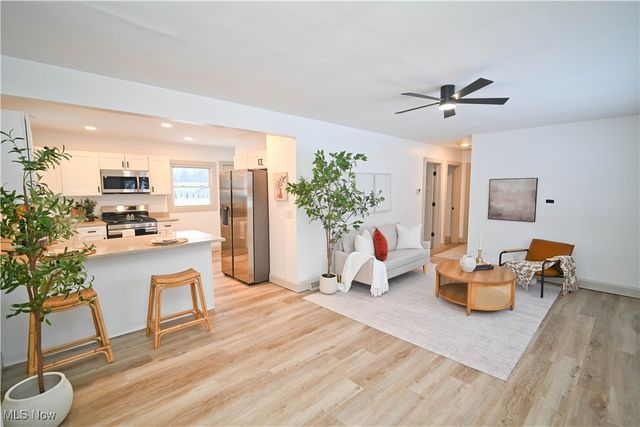 325 S Inglewood Avenue, Austintown, OH 44515