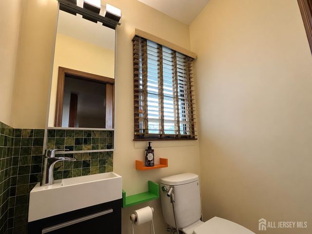 41 Harrison Street, Sayreville, NJ 08872