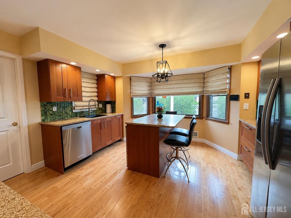 41 Harrison Street, Sayreville, NJ 08872