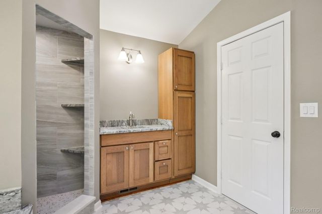 4123 Windiate Park Drive, Waterford Charter Township, MI 48329