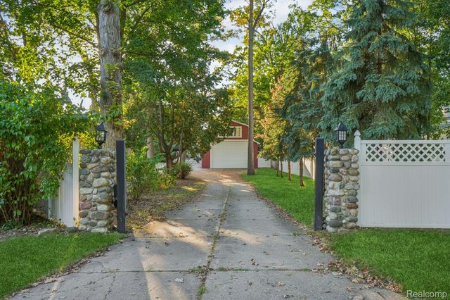 4123 Windiate Park Drive, Waterford Charter Township, MI 48329