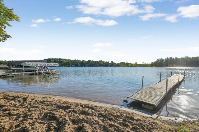 4123 Windiate Park Drive, Waterford Charter Township, MI 48329