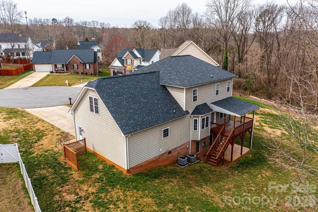 2640 Ironwood Drive, Hickory, NC 28602