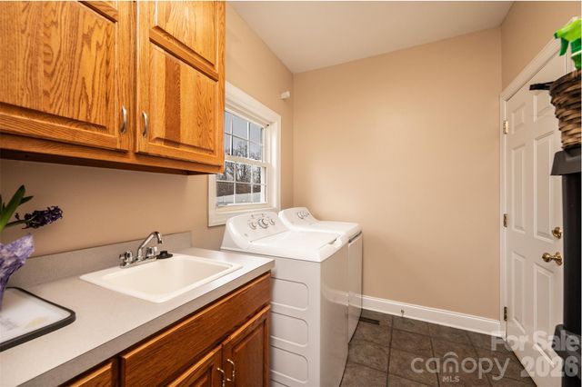 2640 Ironwood Drive, Hickory, NC 28602