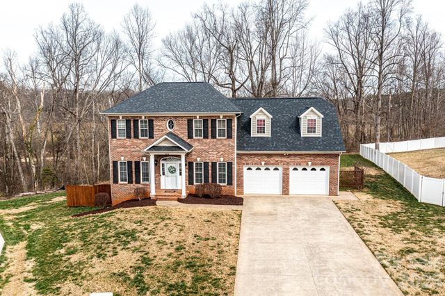 2640 Ironwood Drive, Hickory, NC 28602