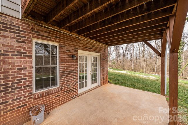 2640 Ironwood Drive, Hickory, NC 28602