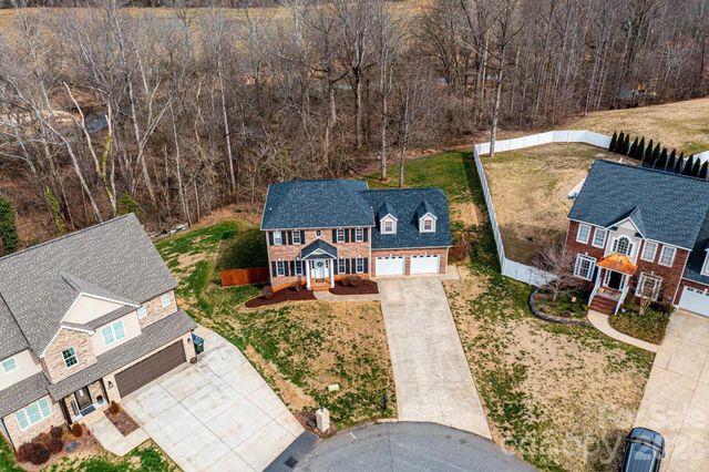 2640 Ironwood Drive, Hickory, NC 28602