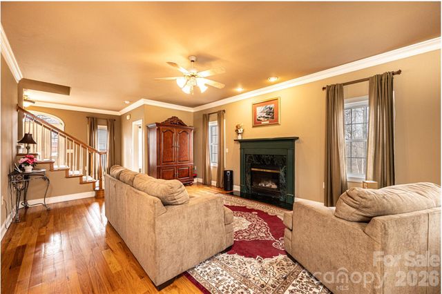 2640 Ironwood Drive, Hickory, NC 28602