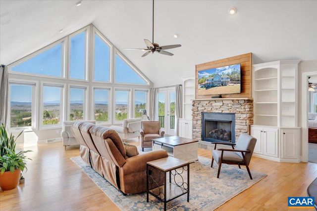 439 GARDNER FARM RD, Appomattox, VA 24522