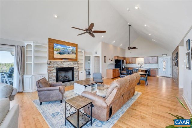 439 GARDNER FARM RD, Appomattox, VA 24522