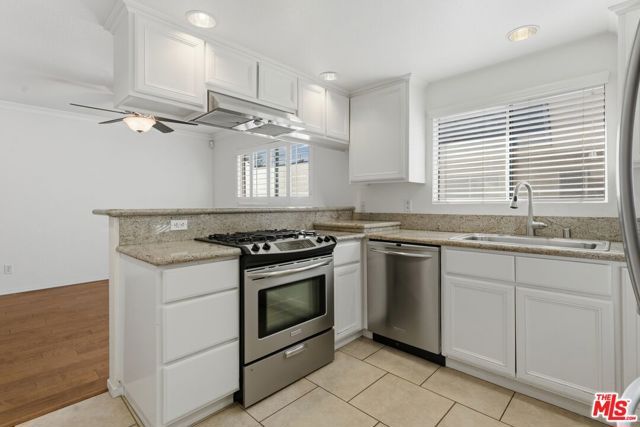 18550 Hatteras Street 45, Tarzana (los Angeles), CA 91356