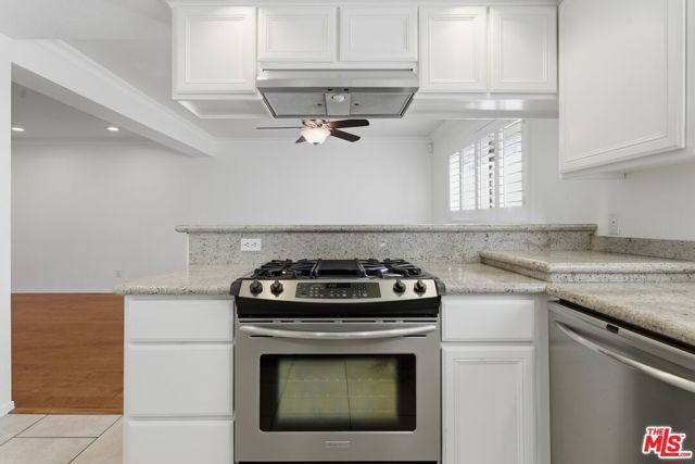 18550 Hatteras Street 45, Tarzana (los Angeles), CA 91356