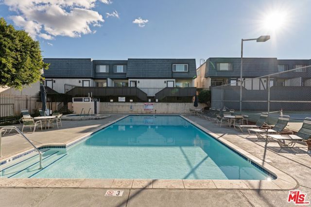 18550 Hatteras Street 45, Tarzana (los Angeles), CA 91356