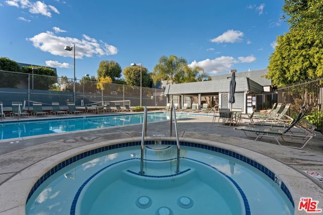 18550 Hatteras Street 45, Tarzana (los Angeles), CA 91356