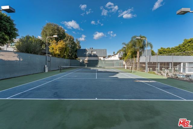 18550 Hatteras Street 45, Tarzana (los Angeles), CA 91356