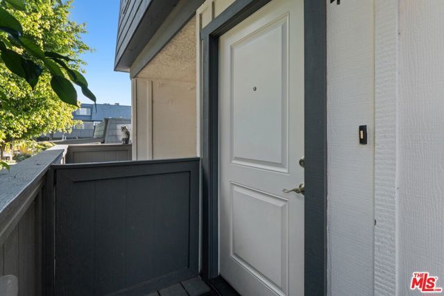 18550 Hatteras Street 45, Tarzana (los Angeles), CA 91356