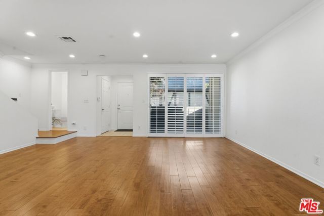 18550 Hatteras Street 45, Tarzana (los Angeles), CA 91356