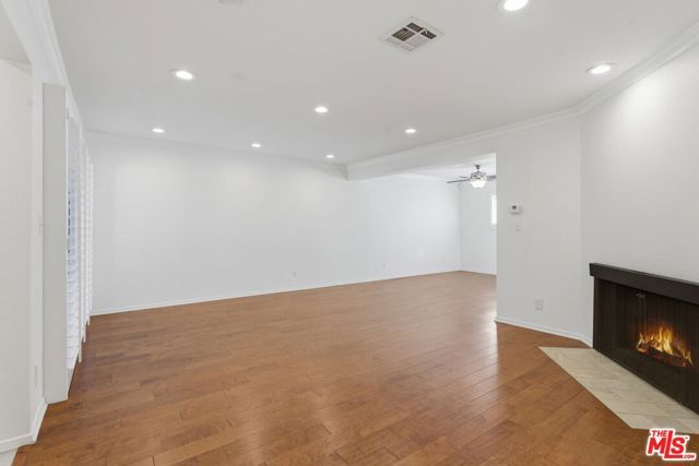 18550 Hatteras Street 45, Tarzana (los Angeles), CA 91356