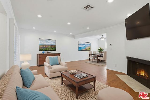 18550 Hatteras Street 45, Tarzana (los Angeles), CA 91356