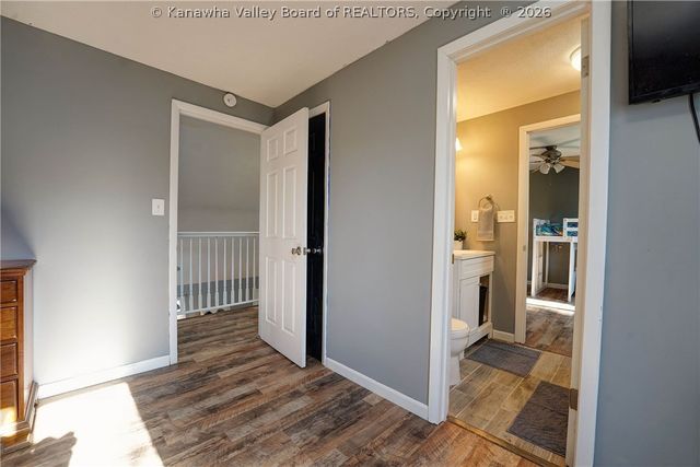 1052 Meadowview Lane, St Albans, WV 25177