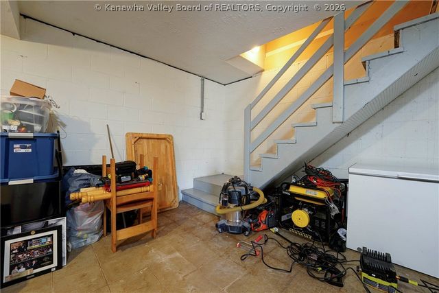 1052 Meadowview Lane, St Albans, WV 25177