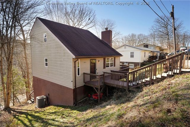 1052 Meadowview Lane, St Albans, WV 25177