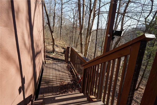 1052 Meadowview Lane, St Albans, WV 25177