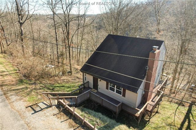1052 Meadowview Lane, St Albans, WV 25177