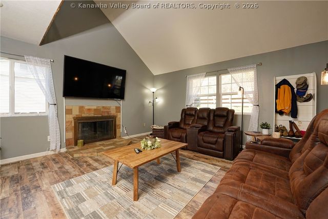 1052 Meadowview Lane, St Albans, WV 25177