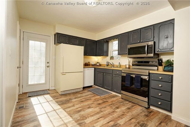 1052 Meadowview Lane, St Albans, WV 25177