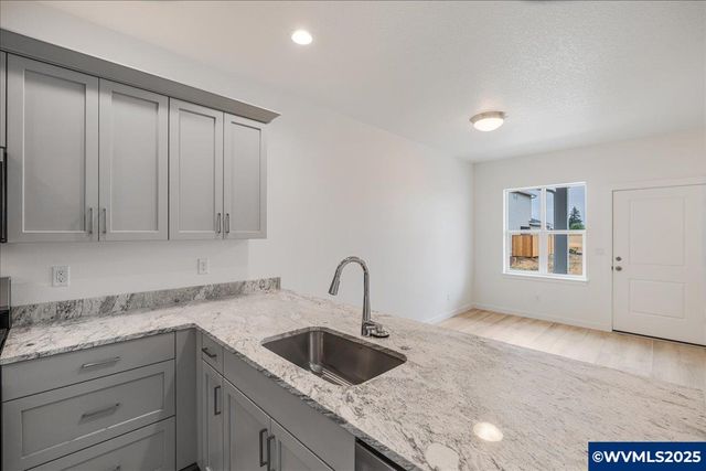 357 SE Kitzmiller Dr, Dallas, OR 97338