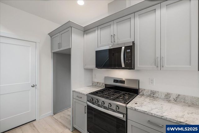 357 SE Kitzmiller Dr, Dallas, OR 97338