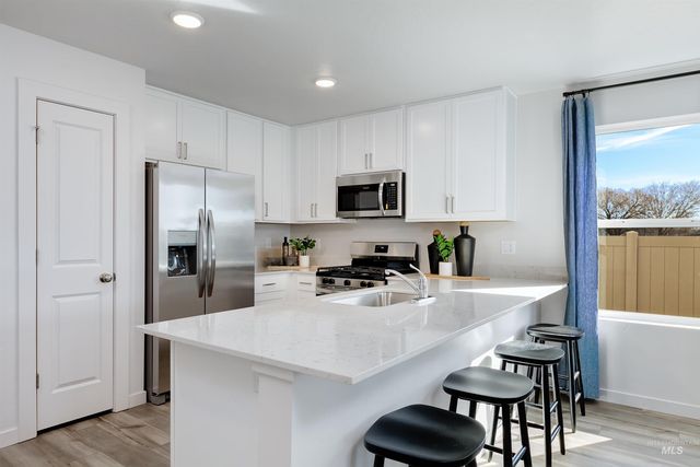 8589 E Love Ct, Nampa, ID 83687