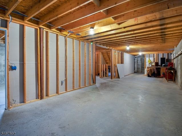 28 Beaver Run Rd, Lafayette Twp., NJ 07848
