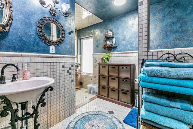 8701 S TEMPLE DR, West Jordan, UT 84088