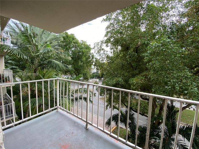 1805 Sans Souci Blvd 419, North Miami, FL 33181