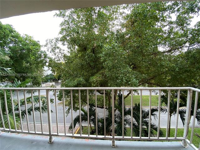 1805 Sans Souci Blvd 419, North Miami, FL 33181