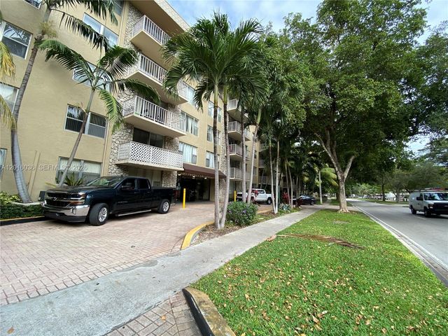 1805 Sans Souci Blvd 419, North Miami, FL 33181