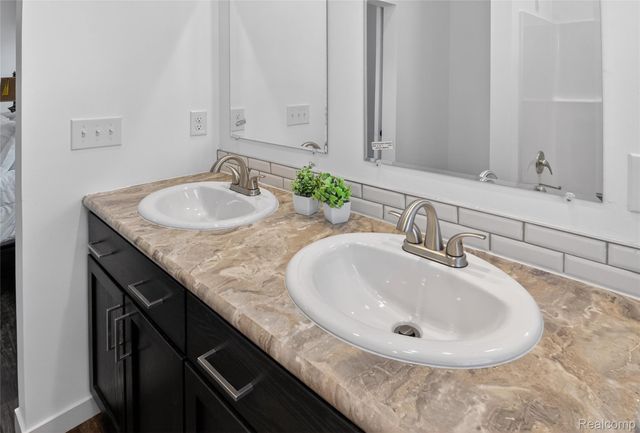 7527 Packard Ave, Warren, MI 48091