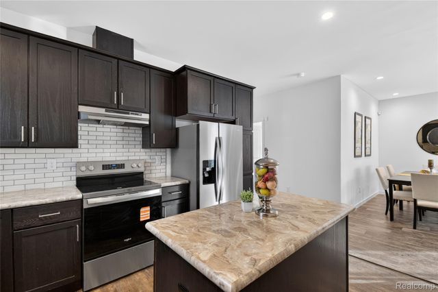 7527 Packard Ave, Warren, MI 48091