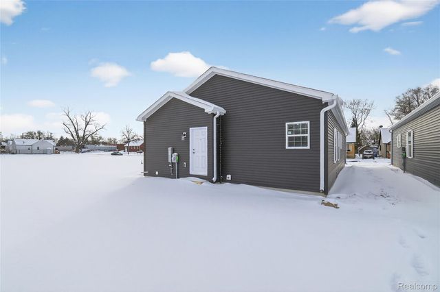 7527 Packard Ave, Warren, MI 48091